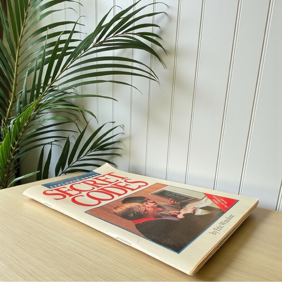 Vintage 1990 Explorer Books – SECRET CODES – With Unpunched Decoder Disk - Picture 3 of 9